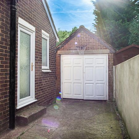 Luxe 5 Bed Bungalow In Snodland, Medway, Kent Екстер'єр фото