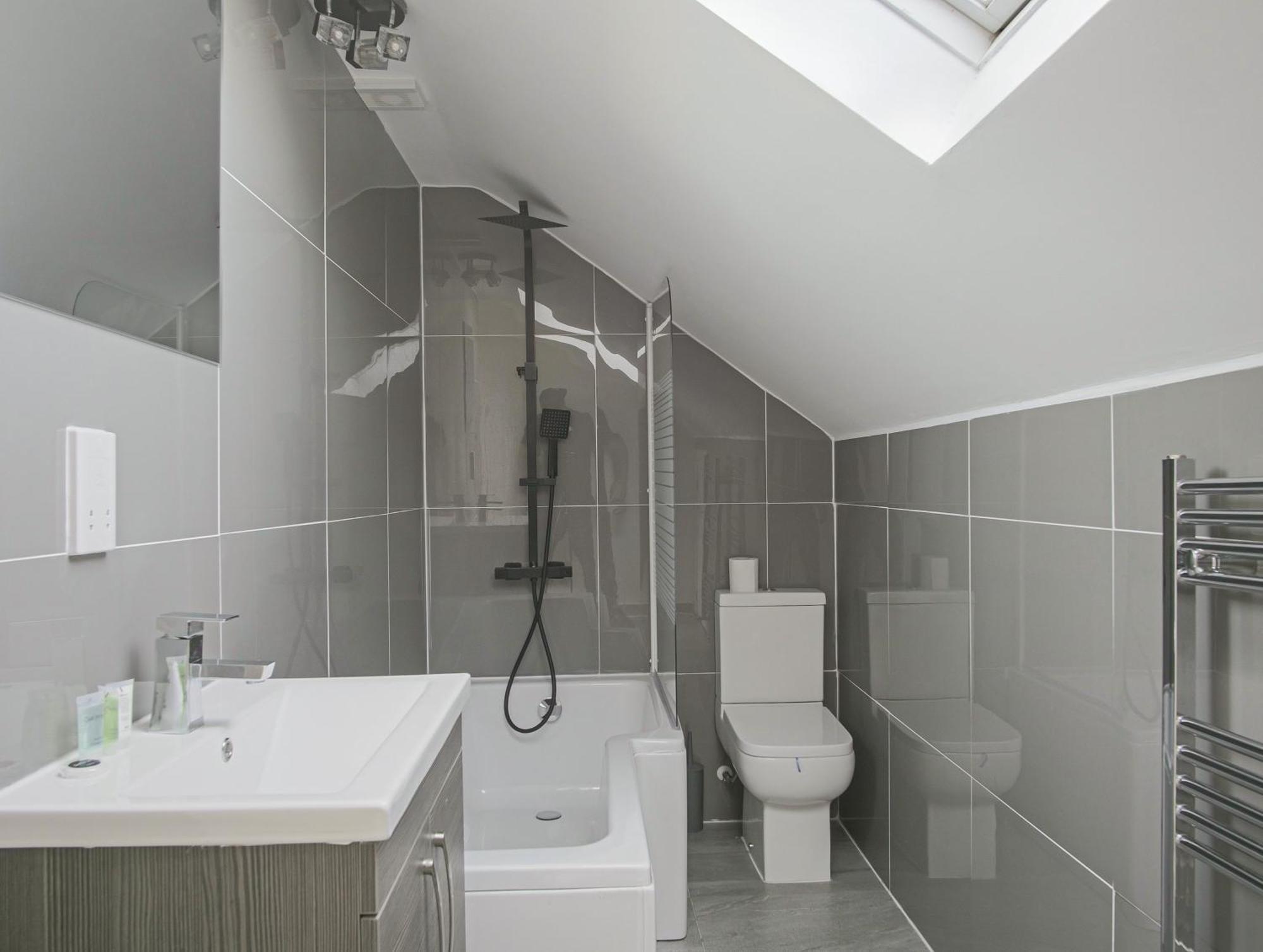 Luxe 5 Bed Bungalow In Snodland, Medway, Kent Екстер'єр фото