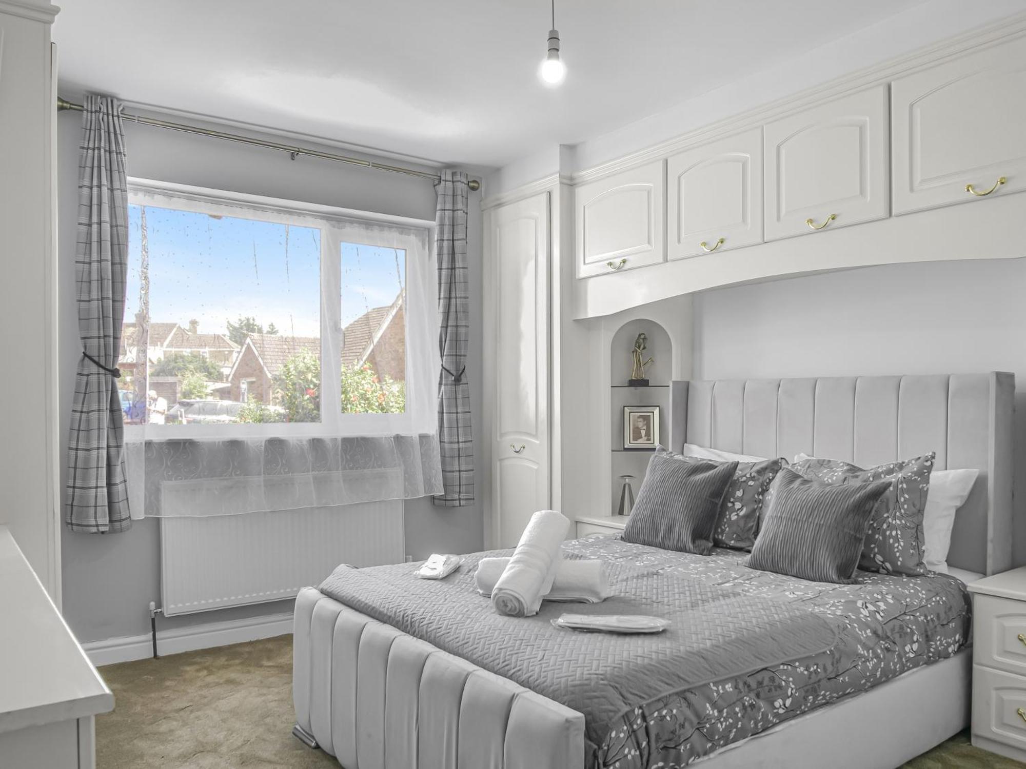 Luxe 5 Bed Bungalow In Snodland, Medway, Kent Екстер'єр фото